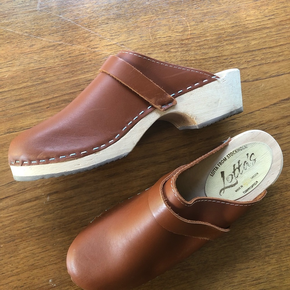 Lotta’s from Stockholm brown leather and wood clogs. Like new condition. Size 41